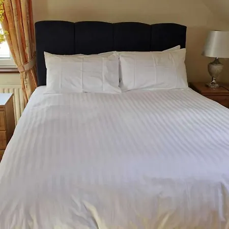 Seaside Haven Retreat - Sleeps 2 Parking & Garden *
