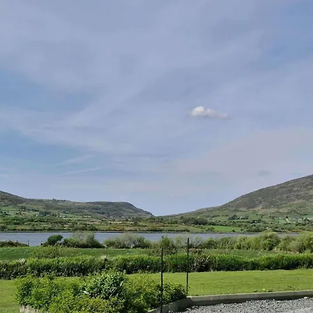 Villa Seaside Haven Retreat - Sleeps 2 Parking & Garden Cahersiveen