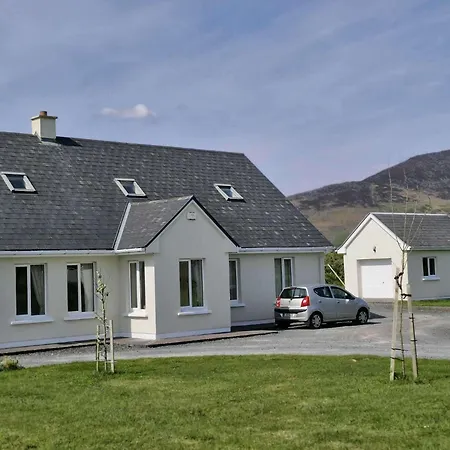 Seaside Haven Retreat - Sleeps 2 Parking & Garden Villa *