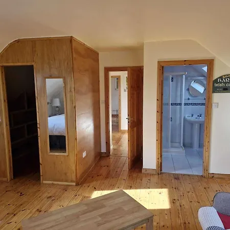 Villa Seaside Haven Retreat - Sleeps 2 Parking & Garden