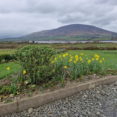 Villa Daffodil - Sleeps 2 & Stunning Seaside Views Cahersiveen