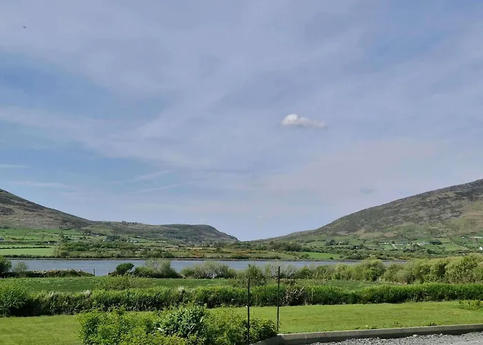 Villa Daffodil - Sleeps 2 & Stunning Seaside Views Cahersiveen