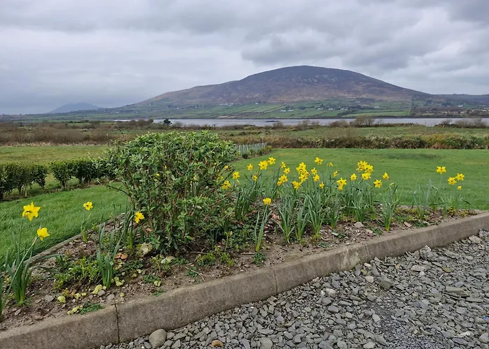 Villa Daffodil - Sleeps 2 & Stunning Seaside Views Cahersiveen